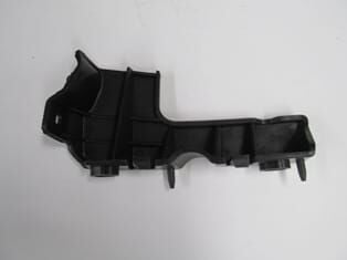 AUDI A4- 05/08; ÖN TAMPON BRAKETİ SOL BÜYÜK (YAN KULAĞA TAKILAN) (PLASTİK) (TW)