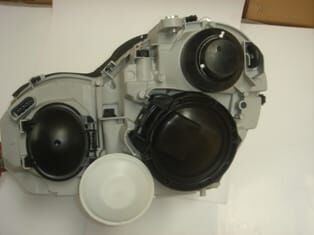 MERCEDES C CLASS- W203- 03/07; FAR LAMBASI SAĞ VAKUM AYARLI/MERCEKSİZ/ŞEFFAF CAM/5PİNLİ(H7/H7)