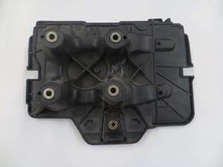 VOLKSWAGEN BORA- 99/05; AKÜ KORUYUCU PLASTİĞİ ALT (TW)