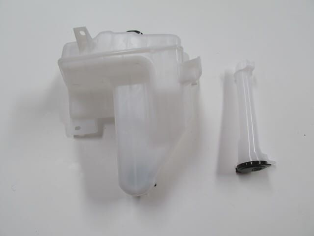 TOYOTA COROLLA- NDE180- 13/16; ÖN CAM SU BİDONU/DEPOSU MOTORLU (DİZEL/BENZİNLİ) (TW)