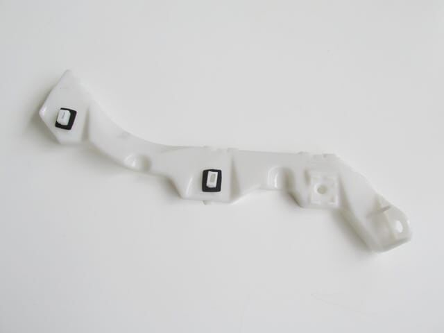 MAZDA 6- SD- 03/06; ARKA TAMPON BRAKETİ SAĞ PLASTİK (BFN)