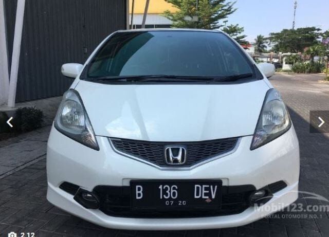 HONDA JAZZ- 09/11; ÖN TAMPON SİYAH (PANJUR DELİKLİ BFN)