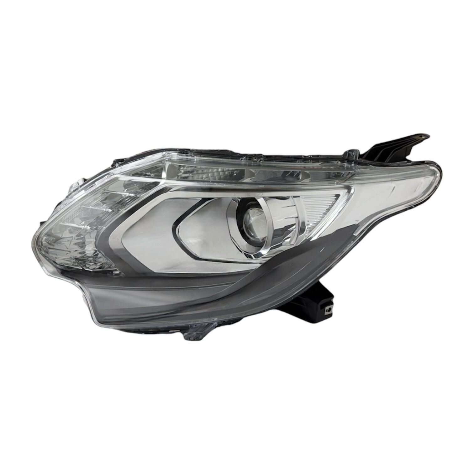 Mıtsubıshı Far L200 15-18 Sol (Mercekli/Motorlu/Elektrikli)/(Far İçi Alt Parça Siyah)