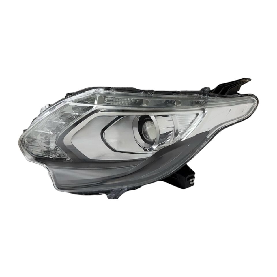 Mıtsubıshı Far L200 15-18 Sol (Mercekli/Motorlu/Elektrikli)/(Far İçi Alt Parça Siyah)