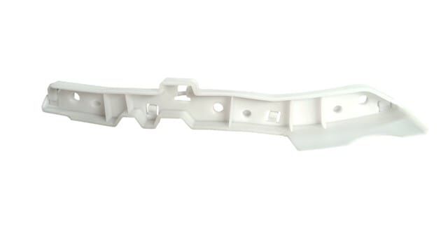 FIAT DOBLO- 24/25; ÖN TAMPON BAĞLANTI BRAKETİ AYAĞI SOL (ÇAMURLUK UÇ BRAKETİ)