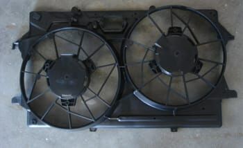 FORD FOCUS- SD/HB- 01/03; RADYATÖR FAN DAVLUMBAZI ÇİFTLİ BOŞ GÖVDE BENZİNLİ TİP