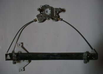 HYUNDAI SONATA- 99/02; ÖN CAM KRİKOSU SAĞ ELEKTRİKLİ/MOTORSUZ (32DİŞ)