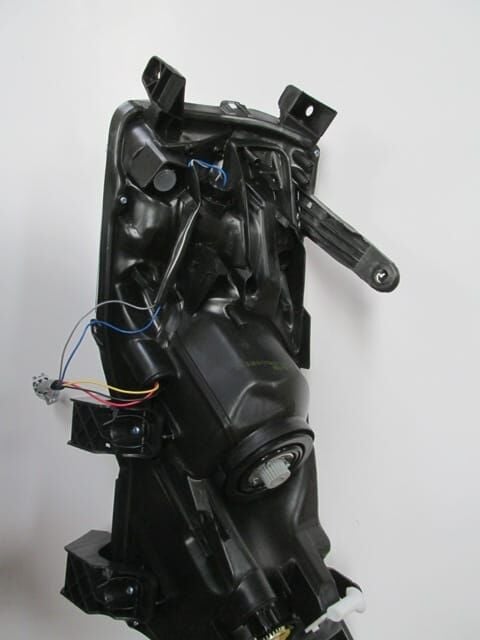 TOYOTA COROLLA- NDE180- 13/16; FAR LAMBASI SAĞ ELEKTRİKLİ/MOTORSUZ/LEDLİ/NİKELAJ ÇITALI (E MARKLI)