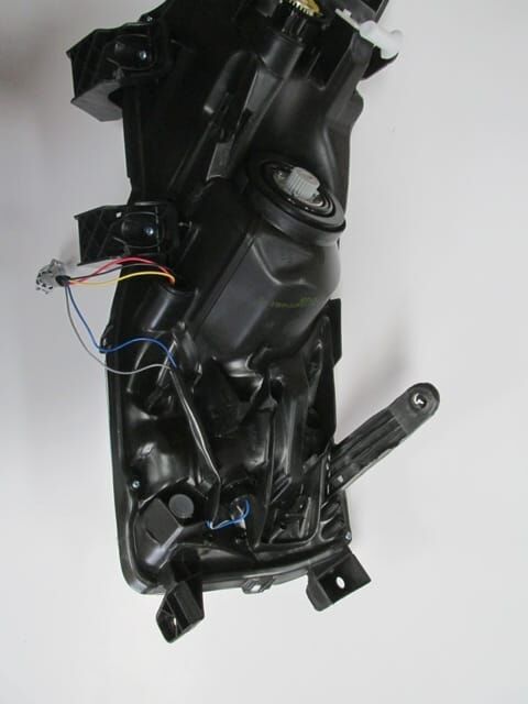 TOYOTA COROLLA- NDE180- 13/16; FAR LAMBASI SOL ELEKTRİKLİ/MOTORSUZ/LEDLİ/NİKELAJ ÇITALI (E MARKLI)