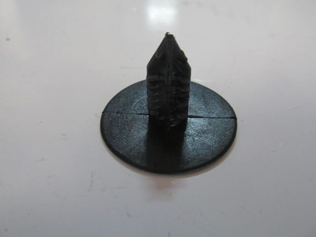 UNIVERSAL UNIVERSAL-; ÇAMURLUK DAVLUMBAZ KLİPSİ (RENAULT/DACIA)