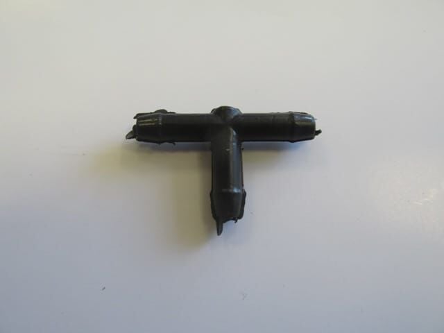 UNIVERSAL UNIVERSAL-; SU FİSKİYE HORTUMU BAĞLANTI PLASTİĞİ (T TİP)