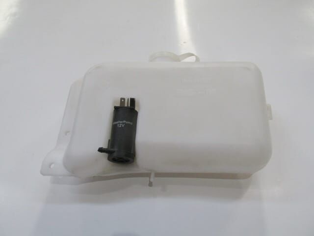 UNIVERSAL UNIVERSAL-; ÖN CAM SU BİDONU/DEPOSU MOTORLU (PICK-UP ARAÇLARA UYUMLU)