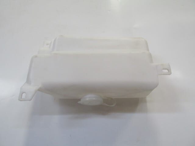 UNIVERSAL UNIVERSAL-; ÖN CAM SU BİDONU/DEPOSU MOTORLU (PICK-UP ARAÇLARA UYUMLU)