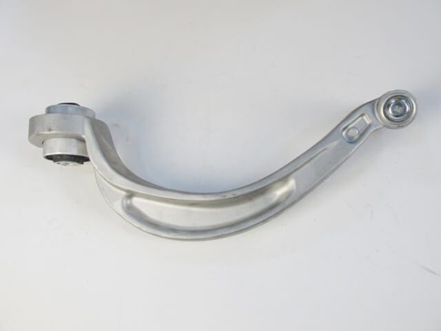 AUDI A4- 15/18; ÖN ALT TABLA SOL EĞRİ TİP BURÇLU/ROTİLLİ (65 MM M12) (SALINCAK) ALÜMİNYUM (SH)
