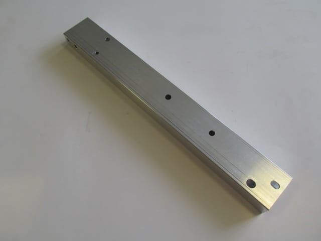 MERCEDES A CLASS- W176- 11/17; ÖN PANEL BAĞLANTI BRAKETİ SAĞ (BÜYÜK)