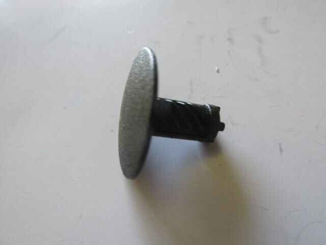 UNIVERSAL UNIVERSAL-; MOTOR KAPUT İZOLATÖR KLİPSİ (FIAT)