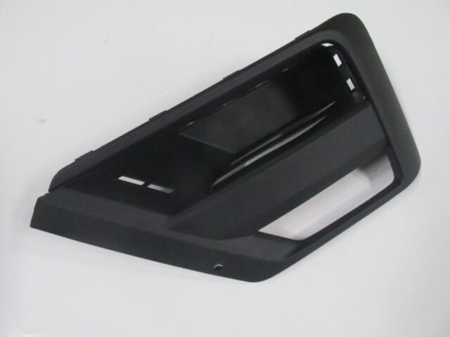 VOLKSWAGEN CRAFTER- 18/25; SİS LAMBA KAPAĞI SOL SİS DELİKLİ/SENSÖR DELİKSİZ (TYG)