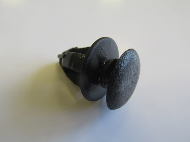 UNIVERSAL UNIVERSAL-; KAPI DÖŞEME KLİPSİ (TRAFIC/KANGOO)