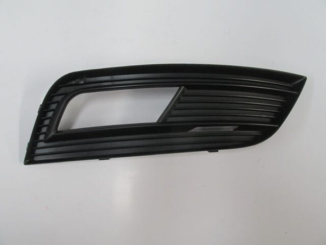 AUDI A4- 13/15; SİS LAMBA KAPAĞI SAĞ SİS DELİKLİ (NİKELAJ ÇITASIZ) (TW)