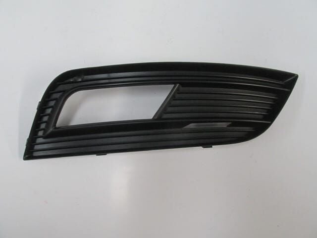 AUDI A4- 13/15; SİS LAMBA KAPAĞI SAĞ SİS DELİKLİ (NİKELAJ ÇITASIZ) (TW)
