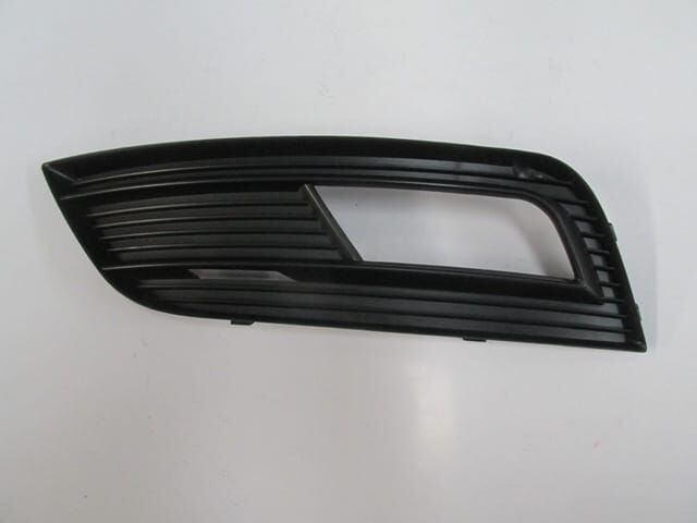 AUDI A4- 13/15; SİS LAMBA KAPAĞI SOL SİS DELİKLİ (NİKELAJ ÇITASIZ) (TW)