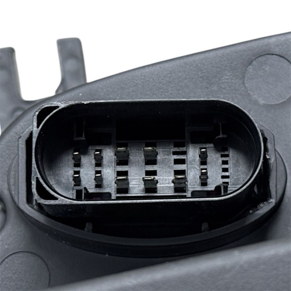 Audı Far A4 16-19 Sağ (Yuvarlak Mercek/Beyinsiz