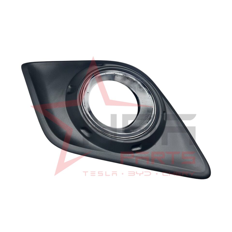 2015-2017 Toyota Hilux Sağ Sis Lamba Kapağı (Sisli Krom) UNI-20271
