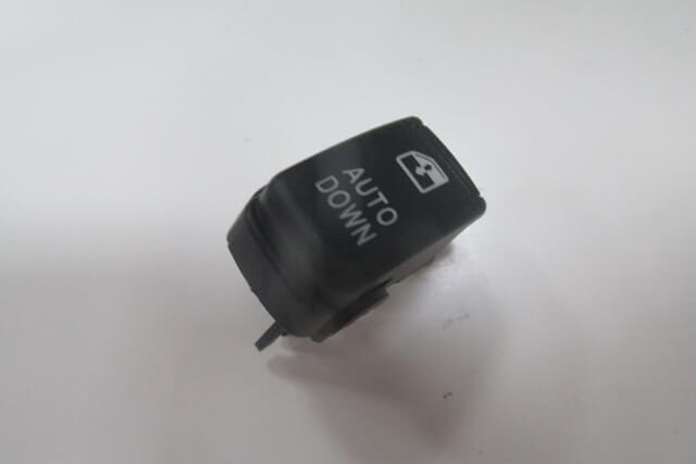 HYUNDAI GETZ- 06/11; ÖN SOL KAPI CAM AÇMA DÜĞMESİ BUTONU SOL