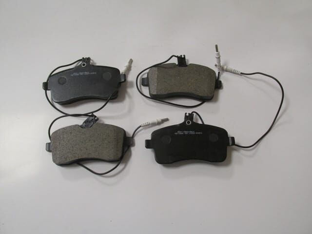 PEUGEOT 407- 04/11; ÖN FREN BALATASI (4 KABLOLU)(DİSK) (131,4x66,8x19,5)(BRAMAX)