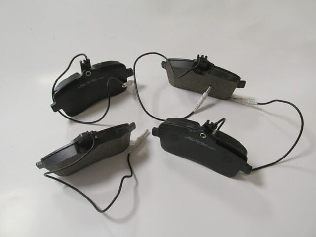 PEUGEOT 407- 04/11; ÖN FREN BALATASI (4 KABLOLU)(DİSK) (131,4x66,8x19,5)(BRAMAX)