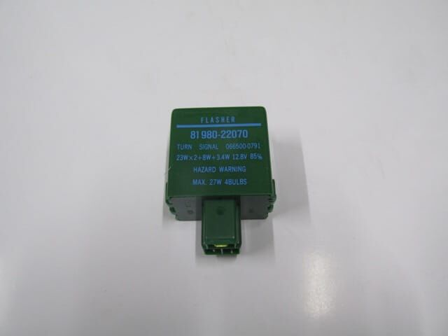 UNIVERSAL UNIVERSAL-; FLAŞÖR (3 UÇLU) YEŞİL TÜM JAPON/KORE ARAÇLARI İÇİN