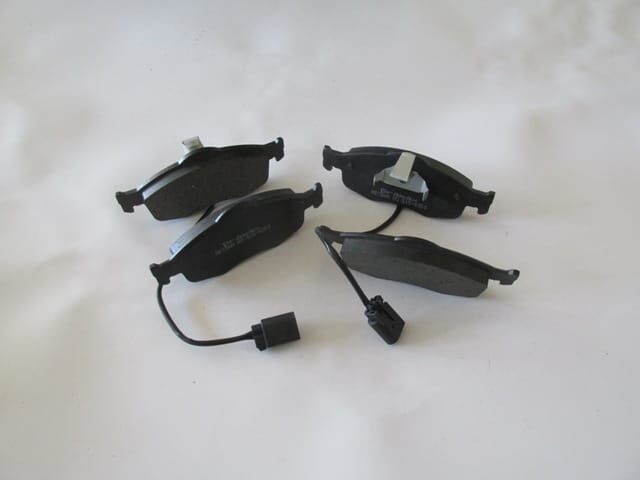 FORD MONDEO- 93/00; ÖN FREN BALATASI (2 KABLOLU) (DİSK) (155X58,7X18/15 6.4X58.7X18) (BRAMAX)