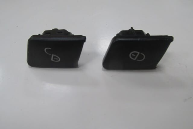 MERCEDES C CLASS- W205- 14/20; OTOMATİK KAPI KİLİTLEME DÜĞMESİ BUTONU AÇMA/KAPAMA SET (2 PARÇA)