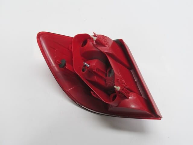 RENAULT SYMBOL- THALIA- SD- 09/12; STOP LAMBASI SAĞ KIRMIZI/BEYAZ DUYSUZ (MARS) (E MARKLI)