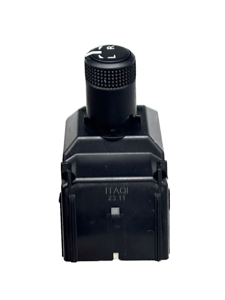 Toyota Düğme Ayarlayıcı Ayna Hılux Revo 15-21 (Katlanmaztip)