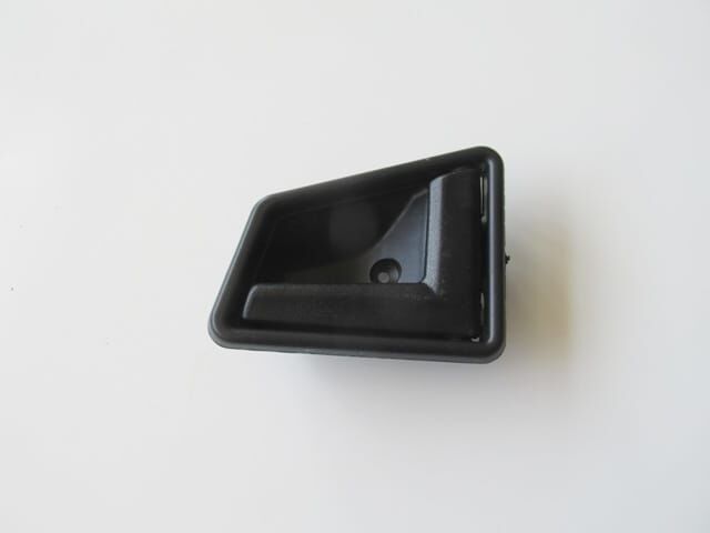 SUZUKI VITARA- 88/98; ÖN KAPI İÇ AÇMA KOLU SAĞ SİYAH 3/5KAPI