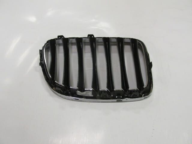 BMW X1- E84- 13/15; ÖN PANJUR SOL NİKELAJLI/ İÇ PETEKLERİ SİYAH