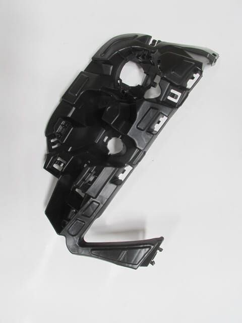 BMW X3- F25- 11/13; ÖN TAMPON BRAKETİ İÇ SAĞ (FAR ALTINA TAKILAN)(PLASTİK) (TW)