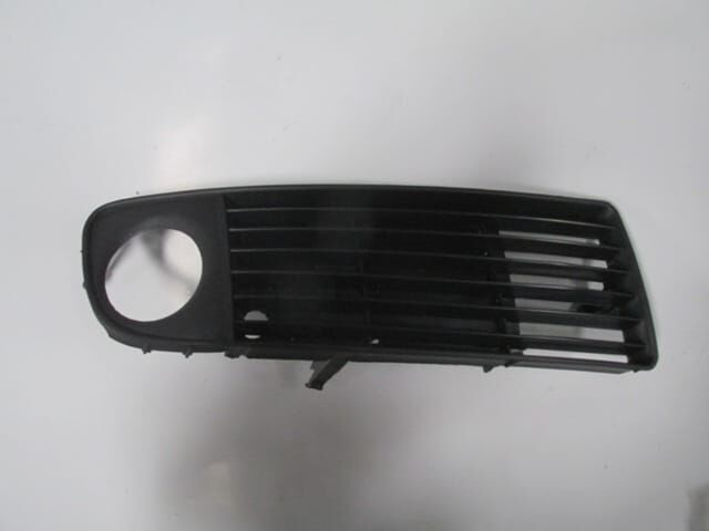 AUDI A6- 98/01; SİS KAPAĞI SAĞ SİYAH (SİS DELİKLİ) (TYG)