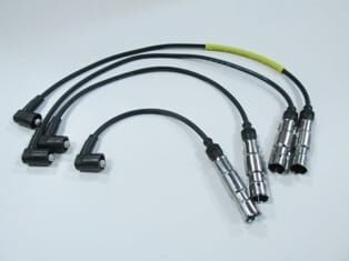 VOLKSWAGEN POLO- CLASSIC- 96/01; BUJİ KABLOSU TAKIM (8V)(AKL-AEH)1.6 cc (YOW JUNG)