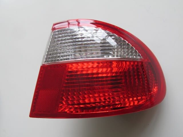 DAEWOO LANOS- SD- 97/00; DIŞ STOP LAMBASI SAĞ KIRMIZI/BEYAZ (MARS)