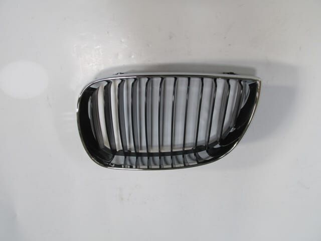 BMW 1 SERI- E87- 04/08; ÖN PANJUR SOL SİYAH/NİKELAJ ÇERÇEVELİ (TYG)
