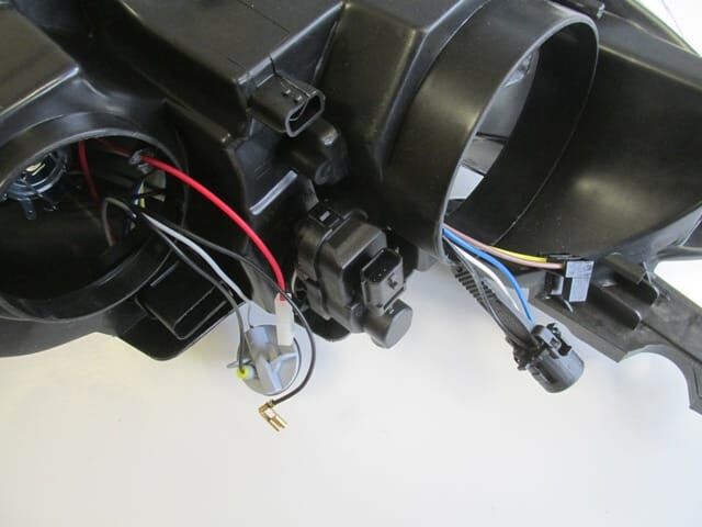 PEUGEOT 301- 13/16; FAR LAMBASI SOL ELEKTRİKLİ/MOTORLU) (H7/H1) (AYFAR) (E MARKLI)