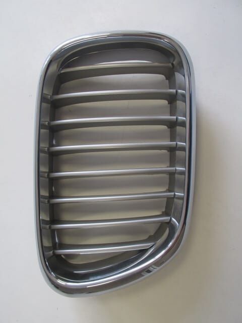 BMW X5- E53- 04/06; ÖN PANJUR SAĞ NİKELAJLI (PETEKLERİ GÜMÜŞ GRİ)