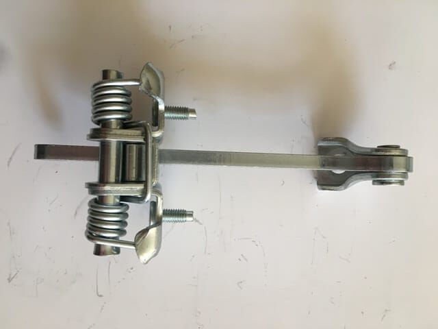 OPEL VIVARO- 04/08; ÖN KAPI DURDURUCUSU SAĞ/SOL AYNI (ADET) (KAPI GERGİSİ)