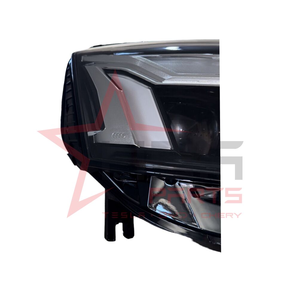 2020-2023 Audi A5 Sağ Far (Matrix/Beyinler Üstünde/Logolu) 8W6941040