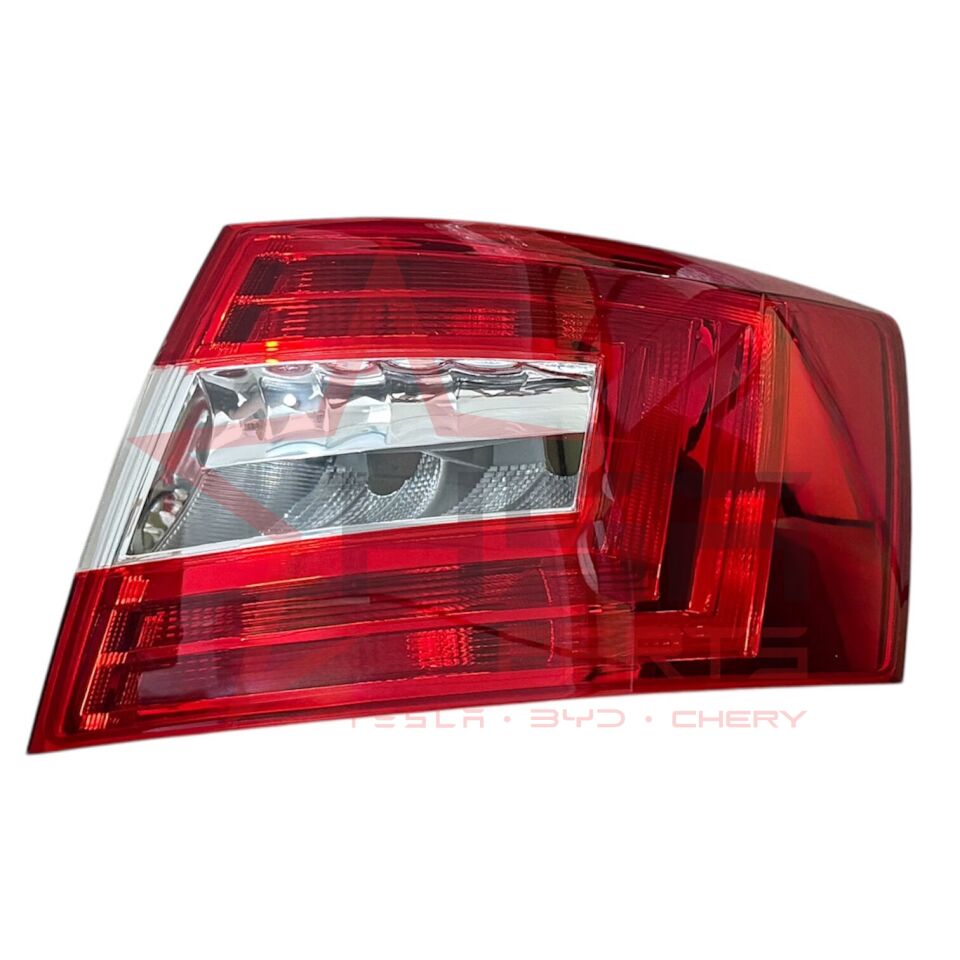 2013-2016 Skoda Octavia Sağ Stop (Ledsiz) 5E5945112