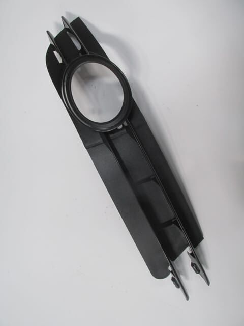 AUDI A6- 05/09; SİS LAMBA KAPAĞI SAĞ SİYAH SİS DELİKLİ (BENZİNLİ)(TW)